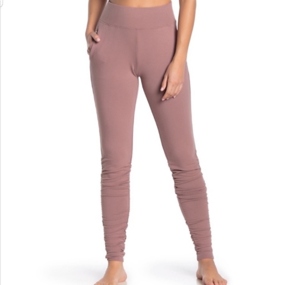 NWT ALO YOGA smoky pink quartz SOLAR LEGGING sweatpants athleisurewear bottoms